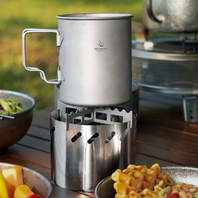 Titanium alcohol stove with windshield