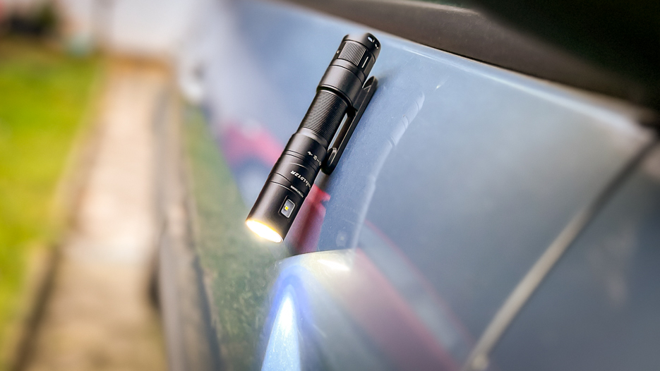 The LD12R has a practical magnet in its clip, allowing attachment to anything ferrous.