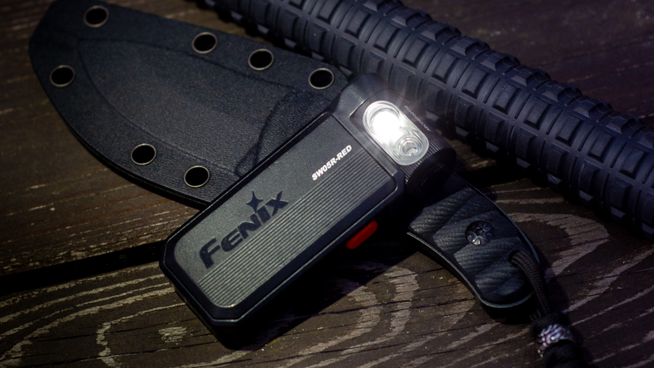 Both versions of the SW05R also shine with white light up to 150 lumens.